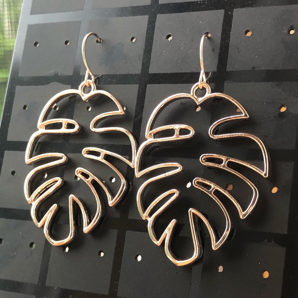 Pineapple and palm leaf earrings sale! - Picture 6 of 8